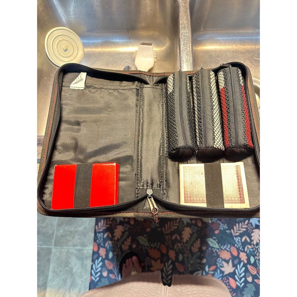 VTG Marlboro Poker Chip Card Travel Case Zippered 2 decks, 3 rolls of poker chip - Picture 4 of 7